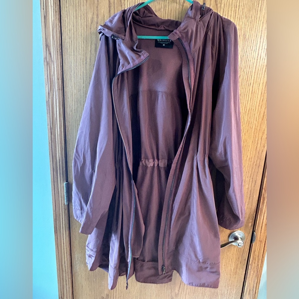 Rain jacket. Plus size. Mauve color.